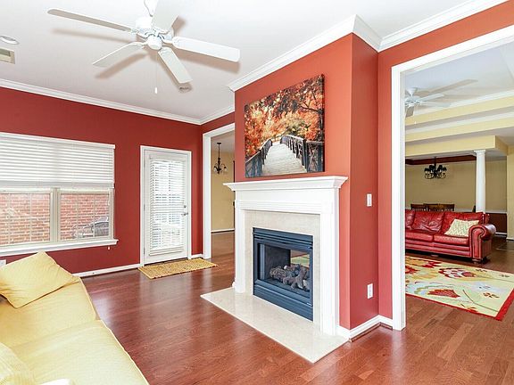 4th image of 1014 Berry Hill Dr