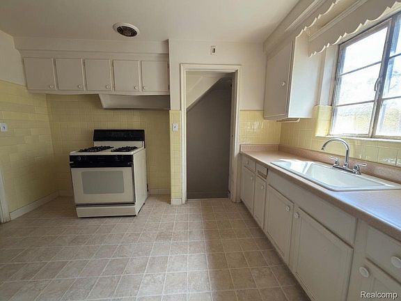2nd image of 20486 Marx St