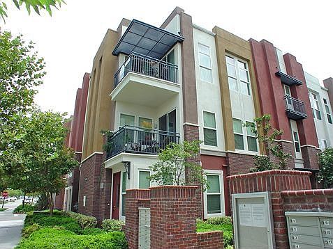 1st image of 602 W 1st St