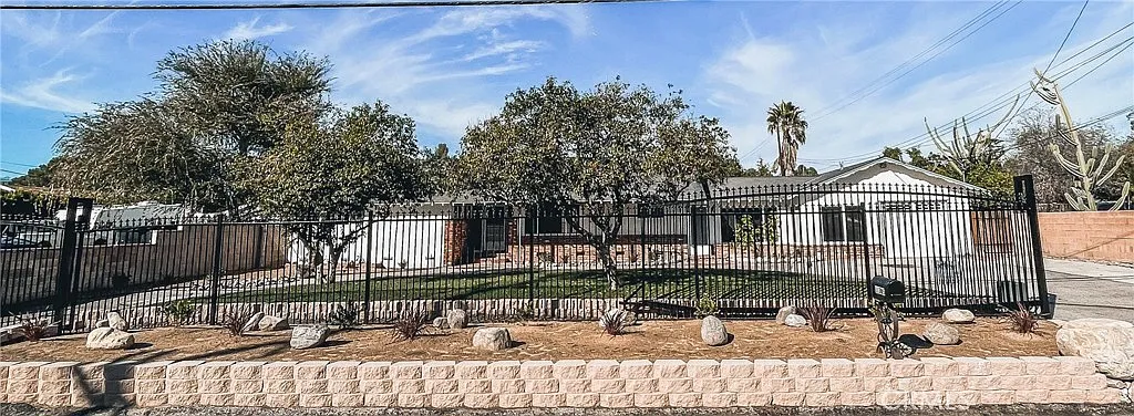 4 bed, 2253 sqft, $5,850 — Photo 1
