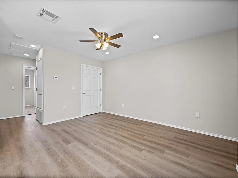 2615 Ektom Dr #C — Photo 11