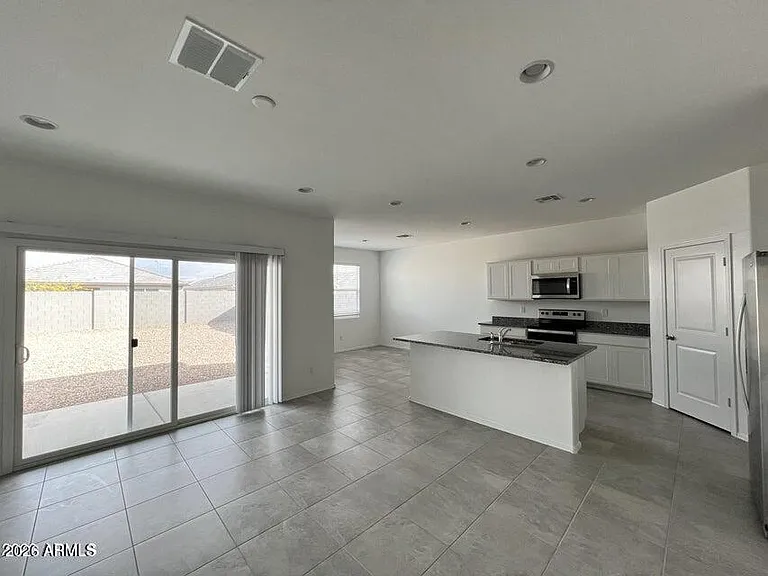 3532 N Sequoia St — Photo 2