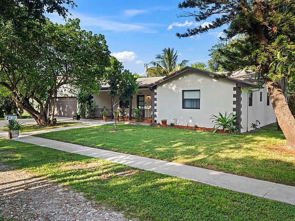 2nd image of 1580 NW 16th Avenue