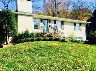 423 Trinity Hills Ln, Saint Matthews, KY 40207