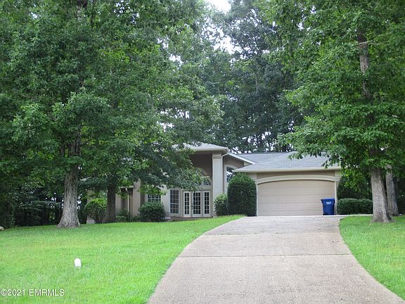 4th image of 393 Longwood Dr