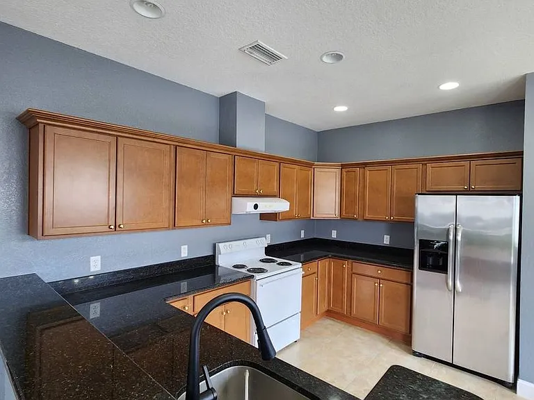 328 Dundee Dr — Photo 23