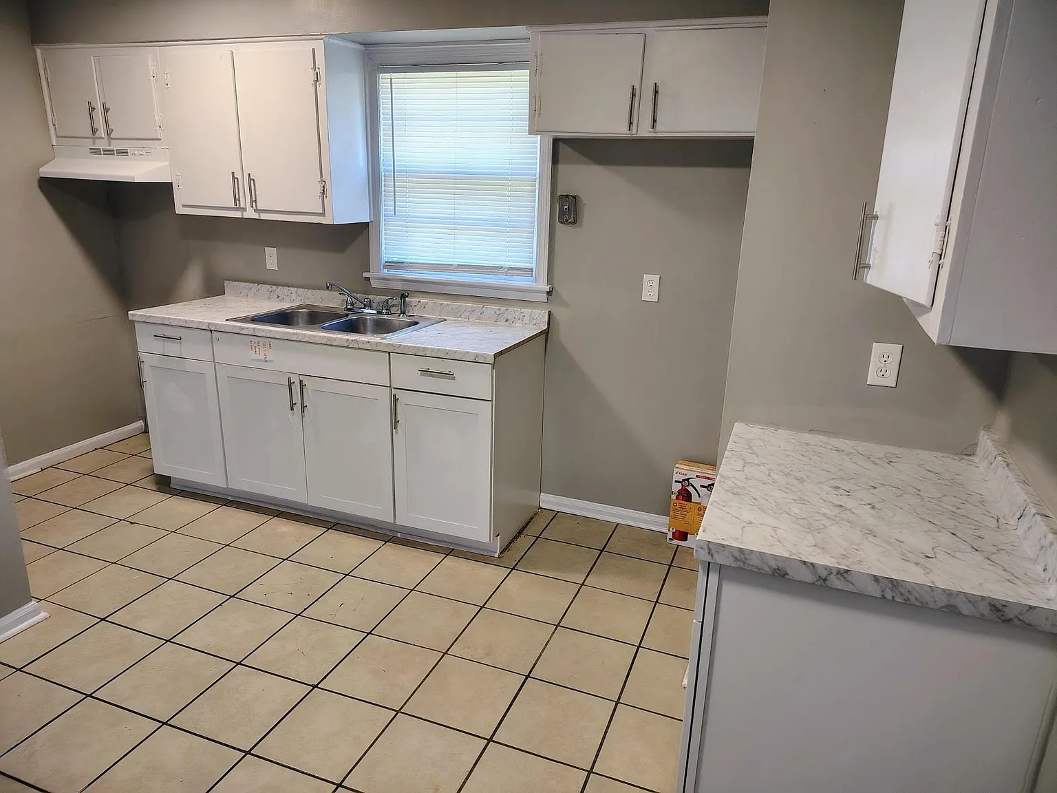 3 bed, 1.5 bath, 1277 sqft, $1,095 — Photo 4