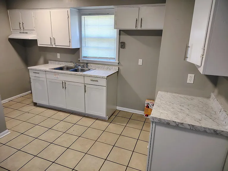 1688 Haywood Ave — Photo 9