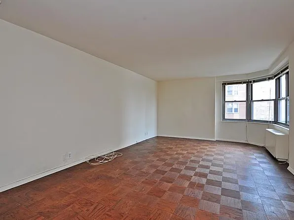 70-25 Yellowstone Boulevard image 1 of 7