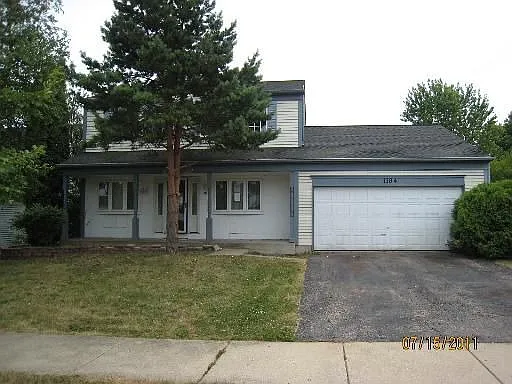 1184 Hyannis Cir photo 1