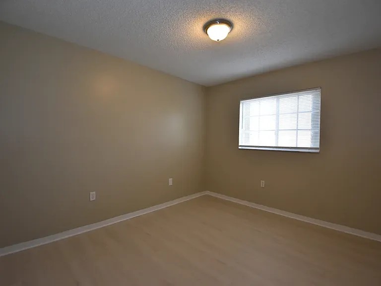 16807 SW 51st St — Photo 5