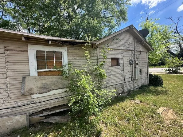 1025 E Young St, Longview, TX 75602