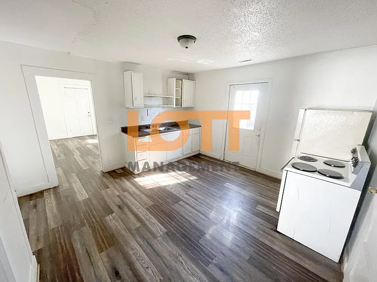 403 Old Paris Mountain Rd — Photo 12