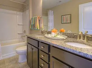 4 bed, 2323 sqft, $2,350 — Photo 2