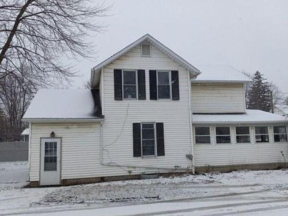 3rd image of 121 Harkness St