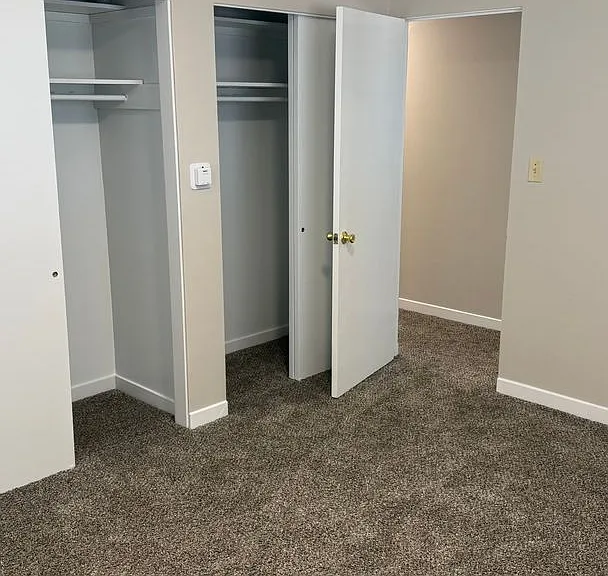 547 Greenwood Dr — Photo 10