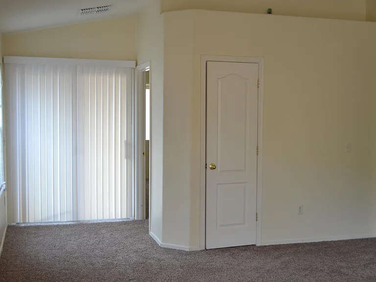 2446 E Calle Pelicano — Photo 3