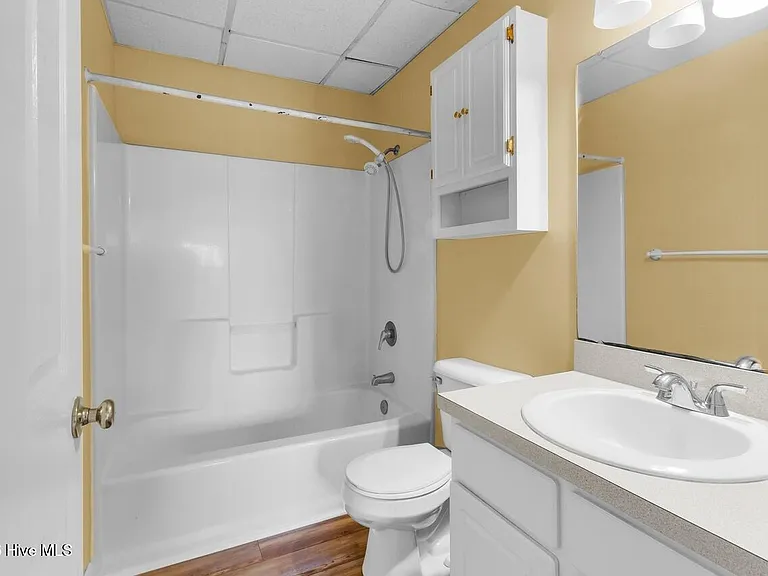 623 Hancock St — Photo 12