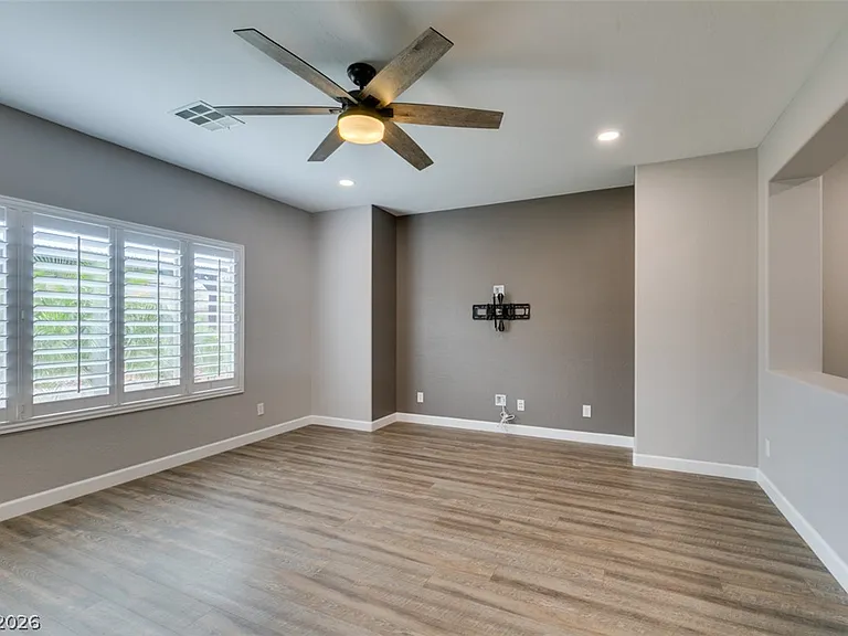 1129 Emanuel St — Photo 10
