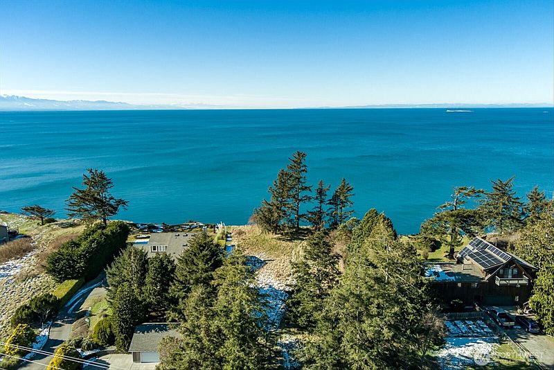 4th image of 2089 West Beach Road