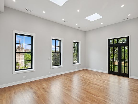 4th image of 1339 N Noble St #3