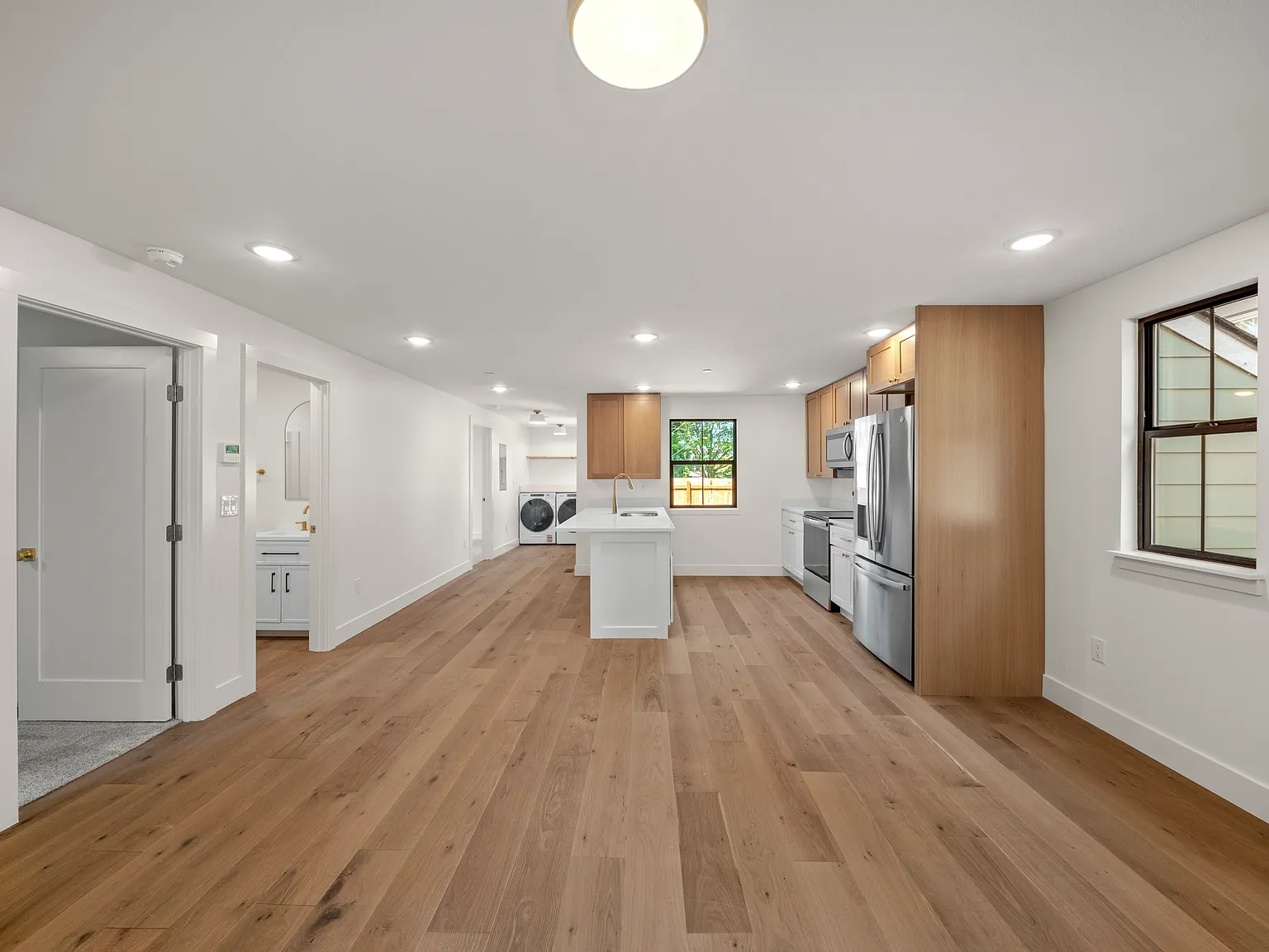 2 bed, 876 sqft, $2,200 — Photo 3