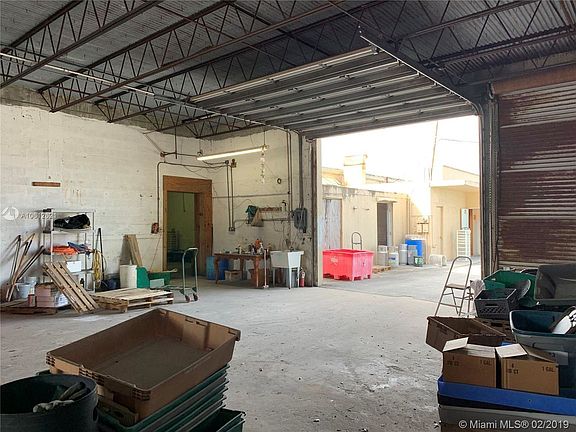 3rd image of 516 NE 34th Ct