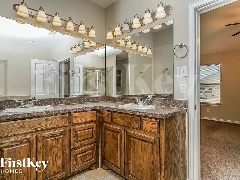 615 Hearthstone Dr — Photo 9