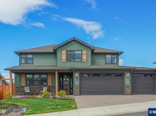 677 NW Crater Lake Dr, Dallas, OR 97338