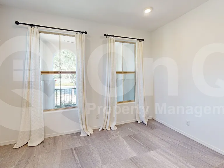 4602 S Flare — Photo 10