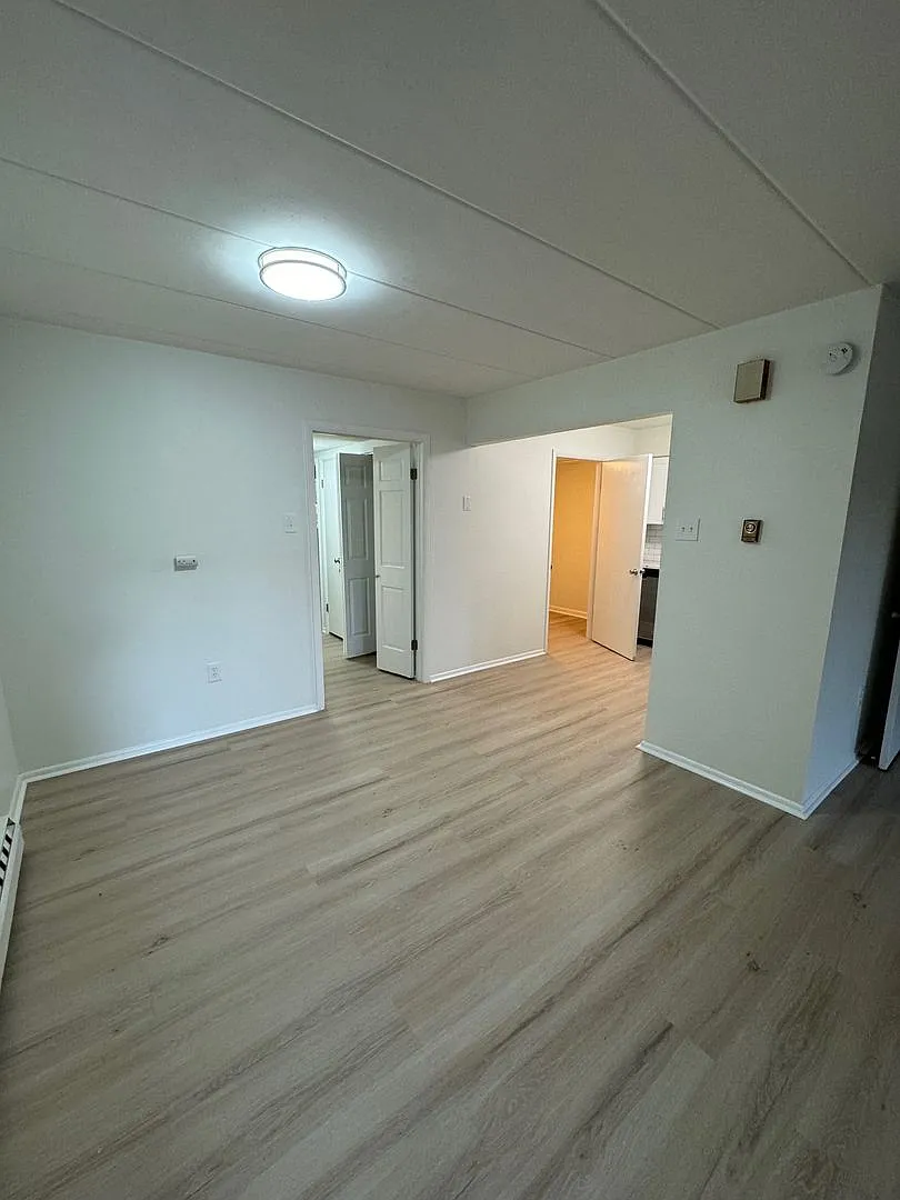 Valley Brook Apartments — Photo 3