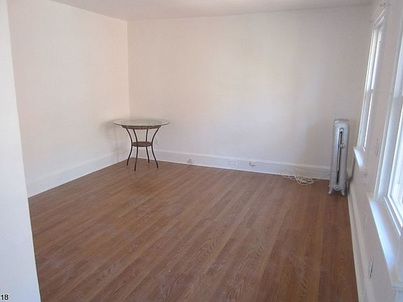 5th image of 15-17 Hawthorne Pl Unit 2