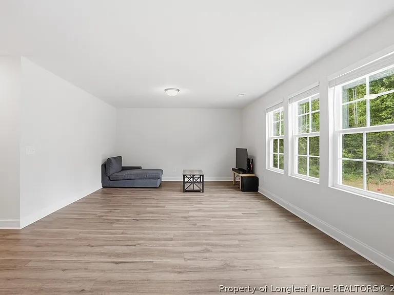 7811 Lucinda Ln — Photo 8