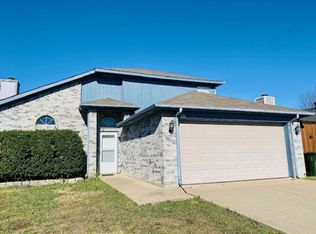731 Valley Spring Dr, Arlington, TX 76018