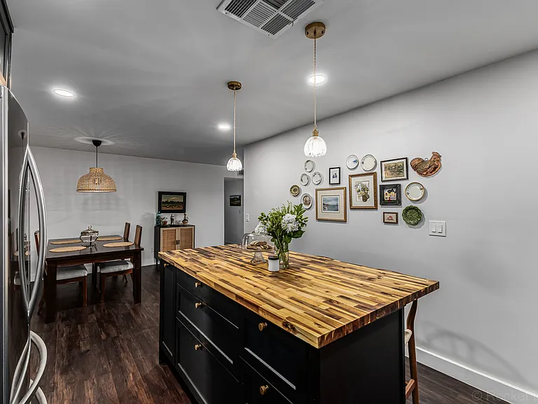 2200 N Los Altos Dr — Photo 17