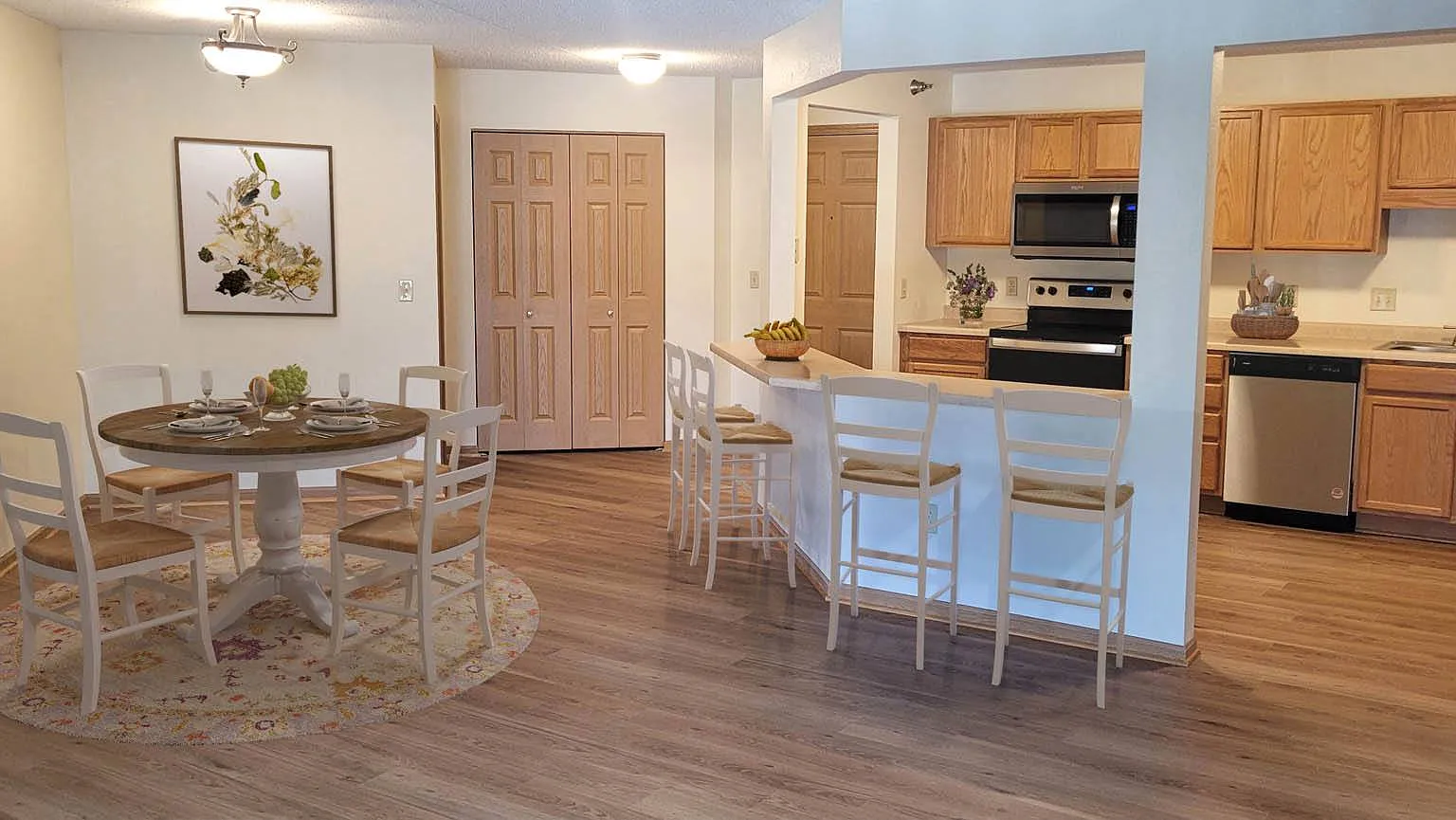 Lakewood Place Apartments — Photo 2