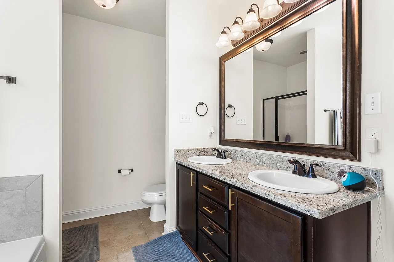 4 bed, 1939 sqft, $2,300 — Photo 4