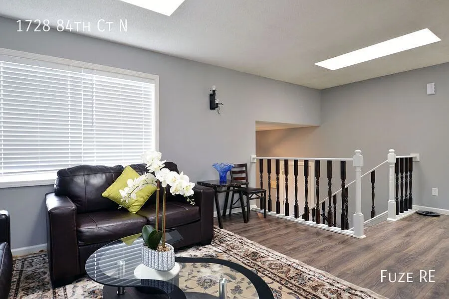 Beautiful 3-bed 2-Bath Home in Brooklyn Park! — Photo 4