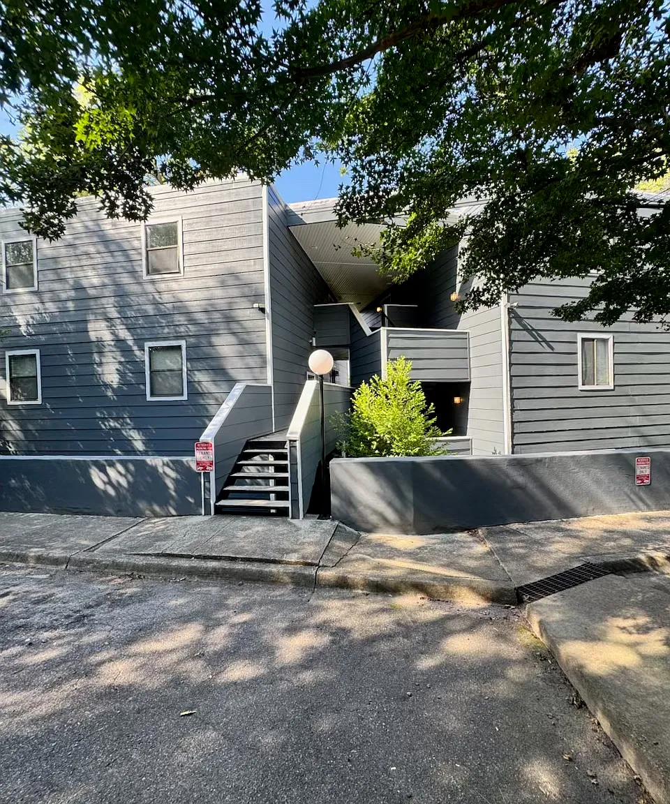 2 bed, 995 sqft, $1,550 — Photo 1