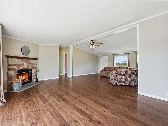 4th image of 2305 N Meridian Rd