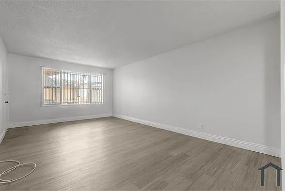 3907 Roxanne Ave #8 — Photo 12