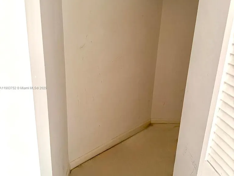 11690 Briarwood Cir #4 — Photo 18