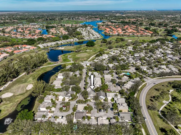22 Admirals Court, Palm Beach Gardens, FL 33418