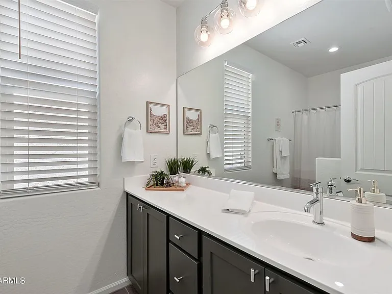 15704 W Polk St — Photo 16