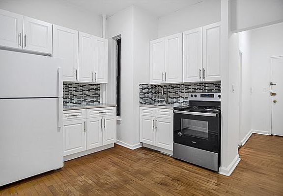 3rd image of 352 W 56th St #A2