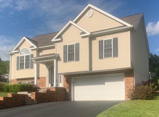 140 Brandon Dr, Bluefield, VA 24605