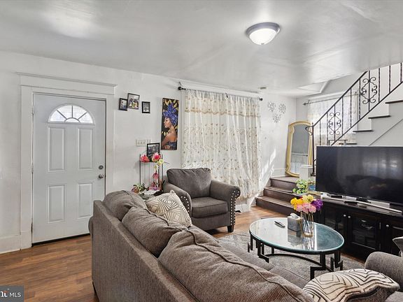 4th image of 1008 Pembroke Ave