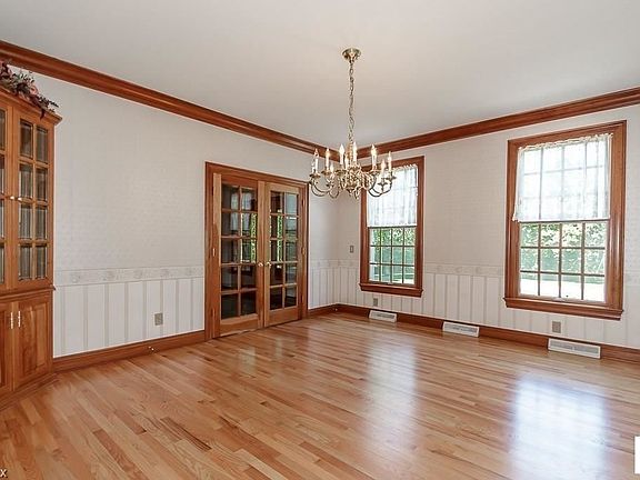 5th image of 9450 Winterberry Ln