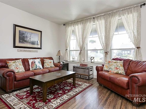 3rd image of 1810 N Windsor Park Ct
