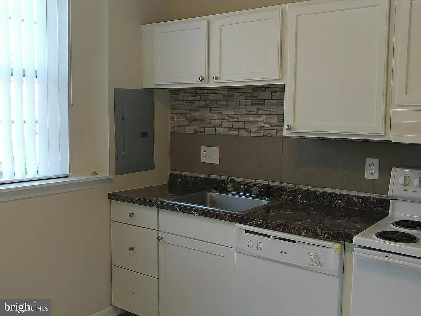 3 Bedroom 1.5 Bathroom Townhouse in Edgewood, MD — Photo 2